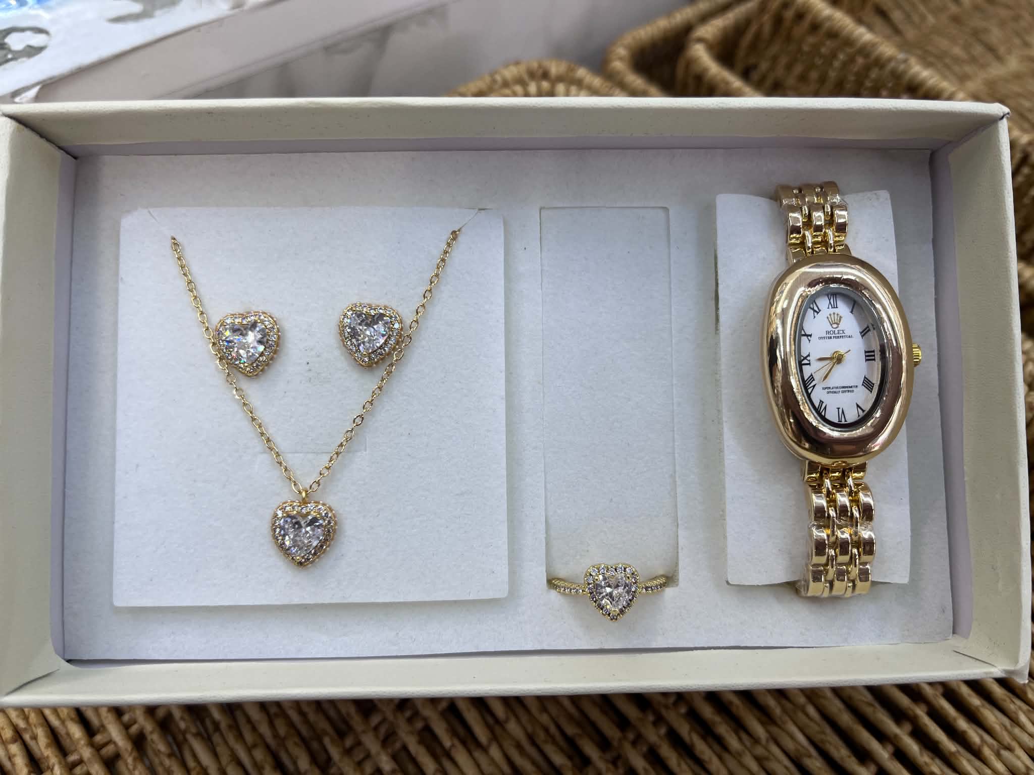 Parure Bijoux Femme Élégante – Collier, Bague & Montre Dorée – Image 2
